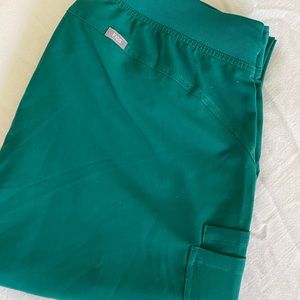 Figs L/T hunter green pants and XL scrub top!